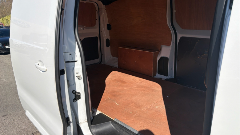 Vauxhall Vivaro L2 Diesel 2900 1.5d 100PS Sportive H1 Van